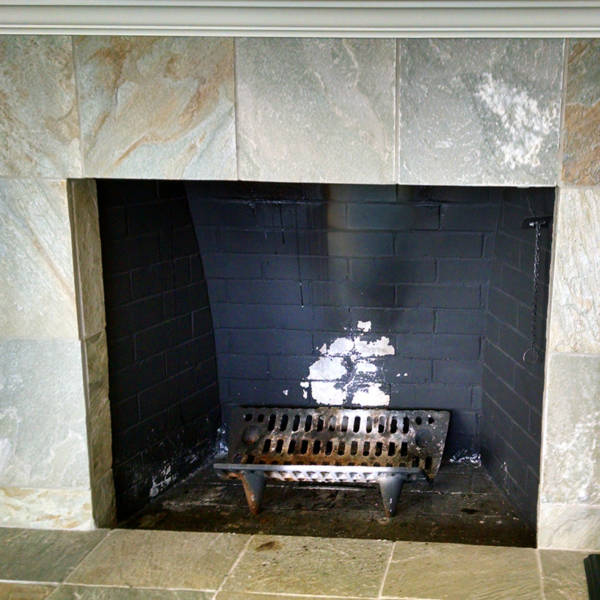 Your Guide to Fireplaces Versus Fireplace Inserts